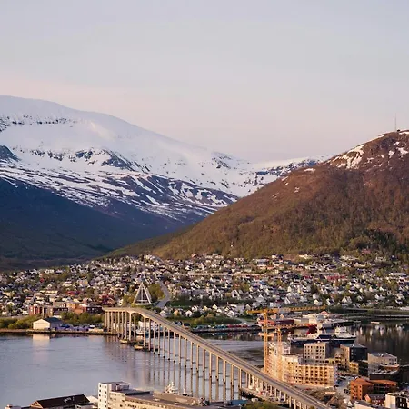 Arctic Skyline L Uptown L Amazing View ترومسو